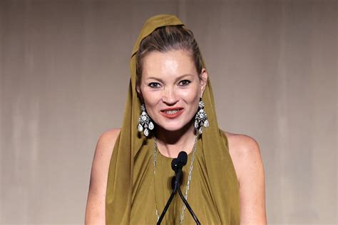 Kate Moss stumbles through speech at awards ceremony